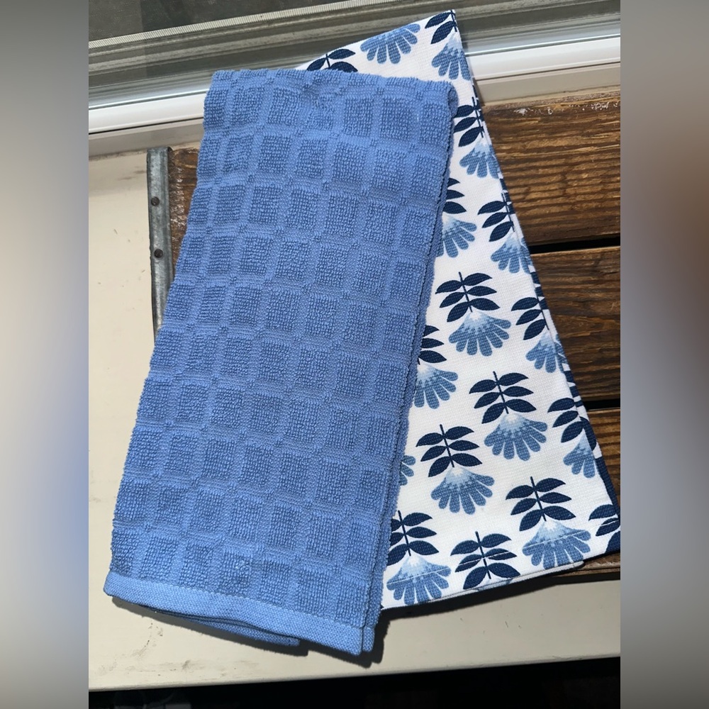 Blue and White Floral Kitchen/Hand Towels - New - Picture 2 of 4